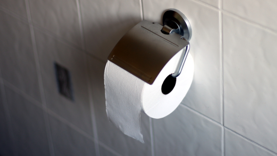 Das Toilettenpapier von Satino in unserem Halter im Bad