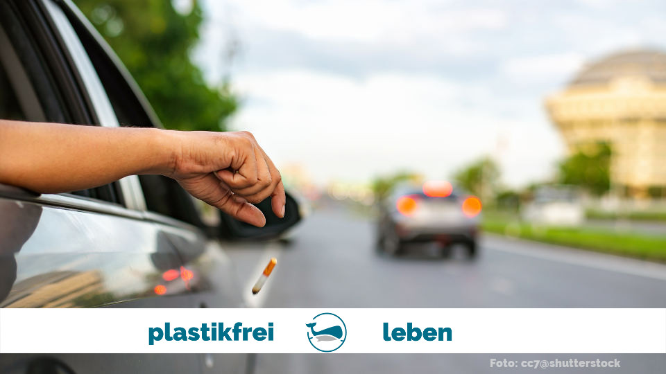 Zigaretten aus dem Auto werfen verstärkt die Plastikplage